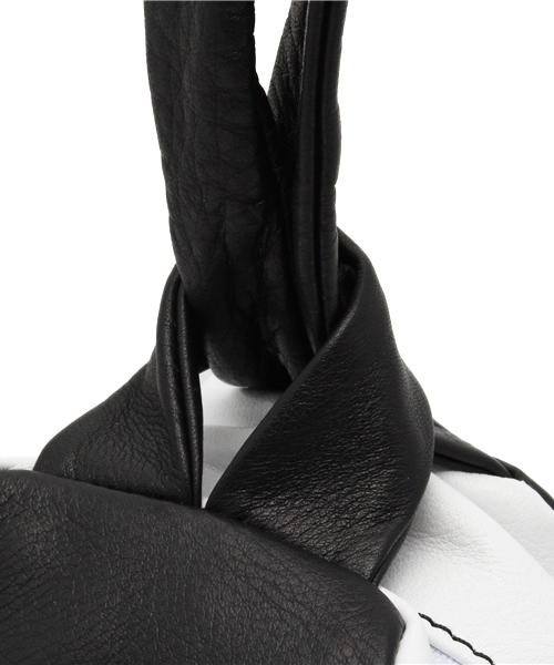 And A（アンドエー）の「レザーホールドポーチ (DEL CONTE)（ハンドバッグ・レディース・ホワイト/ブラウン・FREE）」の6枚目の写真