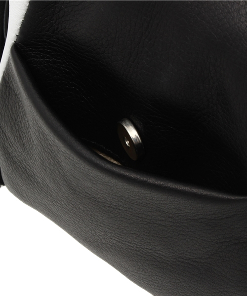 And A（アンドエー）の「レザーホールドポーチ (DEL CONTE)（ハンドバッグ・レディース・ホワイト/ブラウン・FREE）」の7枚目の写真