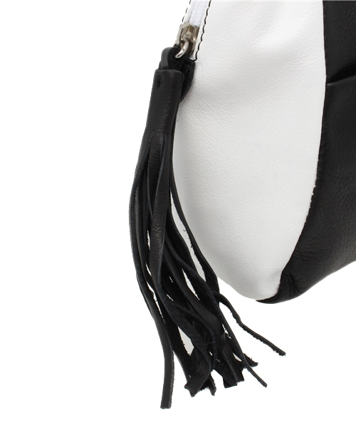 And A（アンドエー）の「レザーホールドポーチ (DEL CONTE)（ハンドバッグ・レディース・ホワイト/ブラウン・FREE）」の8枚目の写真