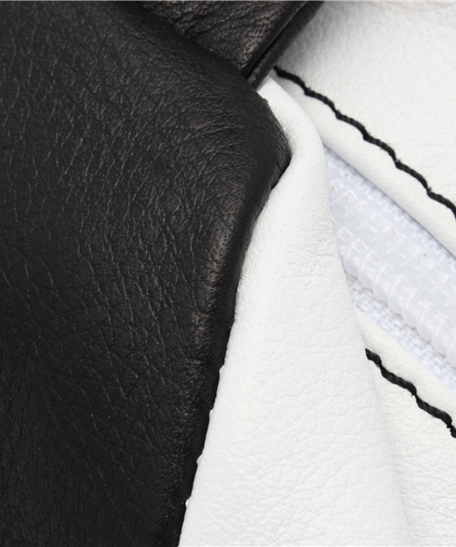 And A（アンドエー）の「レザーホールドポーチ (DEL CONTE)（ハンドバッグ・レディース・ホワイト/ブラウン・FREE）」の3枚目の写真