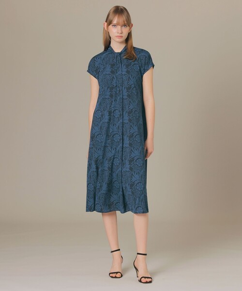 MACKINTOSH LONDON（マッキントッシュ ロンドン）の「【BIBURY FLOWER 001】シャドーバイブリーワンピース（ワンピース・レディース・ブラウン系その他4/ライトブルー・38）」の4枚目の写真