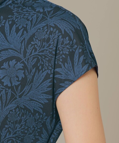 MACKINTOSH LONDON（マッキントッシュ ロンドン）の「【BIBURY FLOWER 001】シャドーバイブリーワンピース（ワンピース・レディース・ブラウン系その他4/ライトブルー・38）」の9枚目の写真