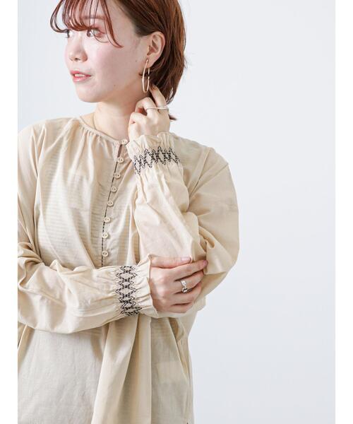 Lugnoncure（ルノンキュール）の「スモッキング刺繍袖ブラウス（シャツ