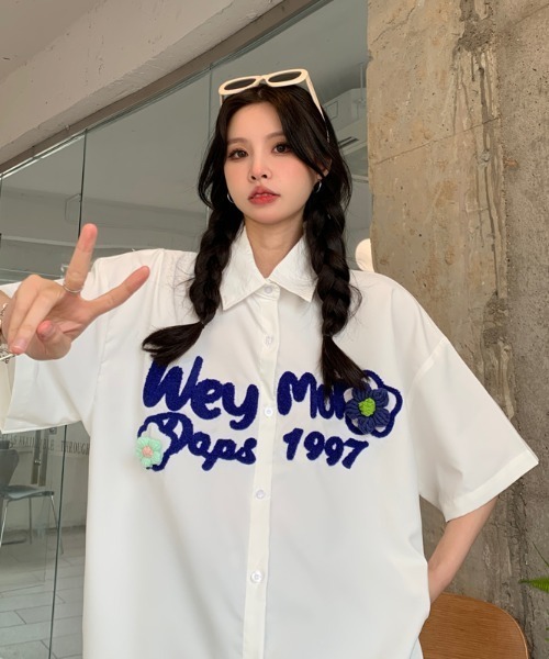 MGV（エムジーヴィー）の「センターロゴフラワーシャツ（シャツ/ブラウス・レディース・ホワイト/グリーン/パープル/ブルー・MEDIUM/X-LARGE/LARGE）」の5枚目の写真