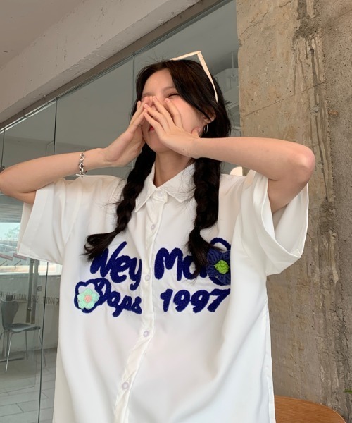 MGV（エムジーヴィー）の「センターロゴフラワーシャツ（シャツ/ブラウス・レディース・ホワイト/グリーン/パープル/ブルー・MEDIUM/X-LARGE/LARGE）」の8枚目の写真