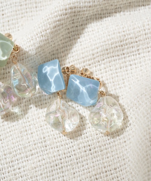 earth music&ecology（アースミュージックアンドエコロジー）の「サーフェイスオーロライヤリング（イヤリング・レディース・ミント/サックスブルー・FREE）」の2枚目の写真