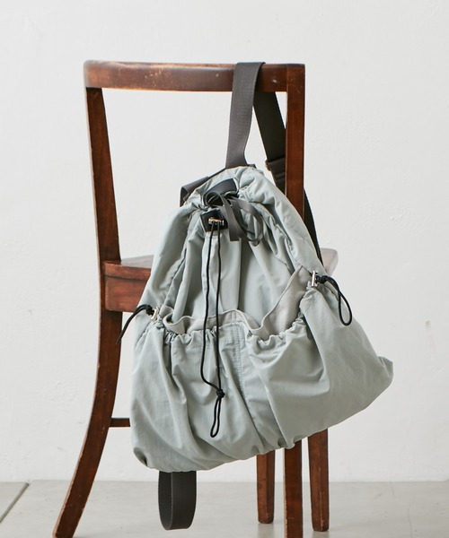 EARTH MADE(アースメイド)の「DRAWSTRING BACKPACK(バックパック/リュック・レディース・ブラック/アイボリー/ブルー/マスタード・フリー)」の3枚目の写真
