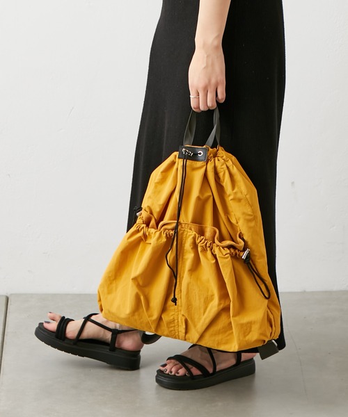 EARTH MADE(アースメイド)の「DRAWSTRING BACKPACK(バックパック/リュック・レディース・ブラック/アイボリー/ブルー/マスタード・フリー)」の4枚目の写真