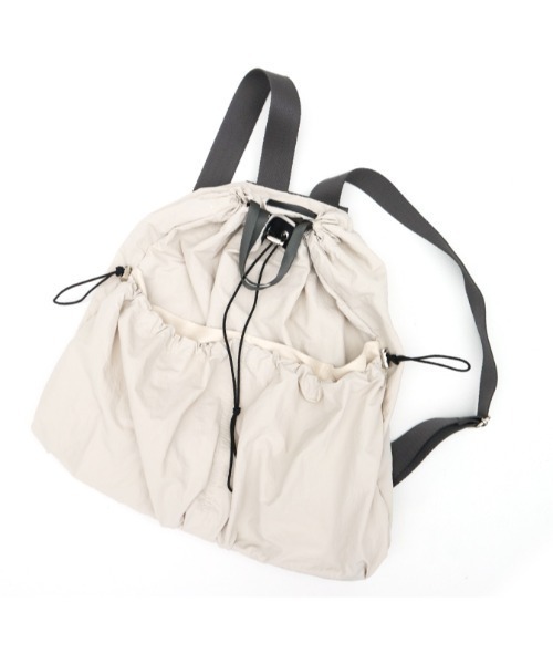 EARTH MADE(アースメイド)の「DRAWSTRING BACKPACK(バックパック/リュック・レディース・ブラック/アイボリー/ブルー/マスタード・フリー)」の6枚目の写真