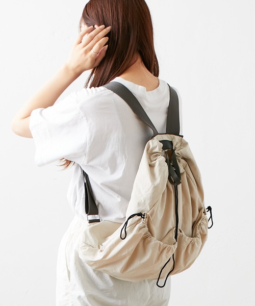 EARTH MADE(アースメイド)の「DRAWSTRING BACKPACK(バックパック/リュック・レディース・ブラック/アイボリー/ブルー/マスタード・フリー)」の8枚目の写真