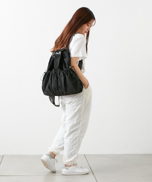 EARTH MADE(アースメイド)の「DRAWSTRING BACKPACK(バックパック/リュック・レディース・ブラック/アイボリー/ブルー/マスタード・フリー)」の17枚目の写真