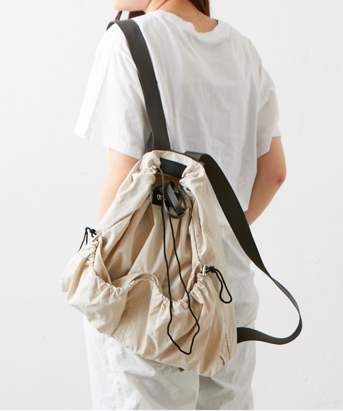 EARTH MADE(アースメイド)の「DRAWSTRING BACKPACK(バックパック/リュック・レディース・ブラック/アイボリー/ブルー/マスタード・フリー)」の9枚目の写真