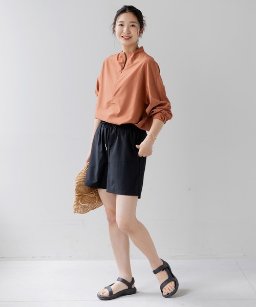 フェリシモMama(フェリシモママ)の「Moredde フロントジップのUVカットラッシュガード&ショートパンツセット(ラッシュガード・レディース・ブラウン/カーキ・MEDIUM/LARGE/X-LARGE)」の5枚目の写真