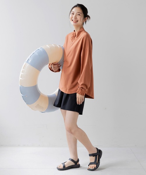 フェリシモMama(フェリシモママ)の「Moredde フロントジップのUVカットラッシュガード&ショートパンツセット(ラッシュガード・レディース・ブラウン/カーキ・MEDIUM/LARGE/X-LARGE)」の3枚目の写真