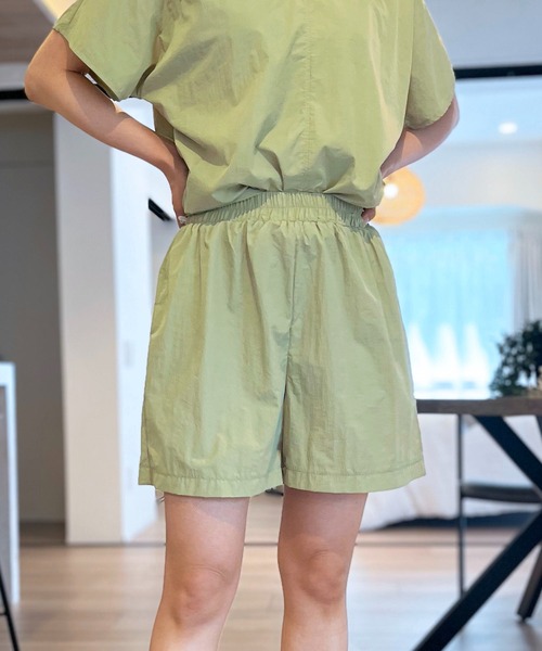 Jewelobe(ジュエローブ)の「配色ナイロンタッチフレンチトップス&ショートパンツセットアップ(セットアップ・レディース・パープル/カーキ/ブラック・FREE)」の10枚目の写真