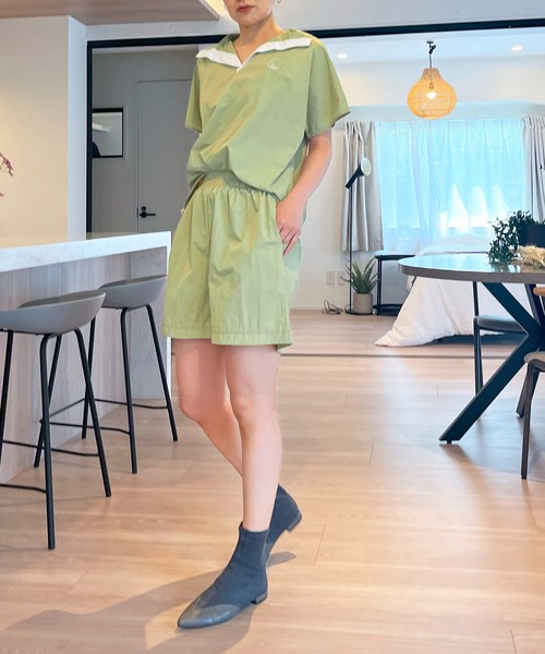 Jewelobe(ジュエローブ)の「配色ナイロンタッチフレンチトップス&ショートパンツセットアップ(セットアップ・レディース・パープル/カーキ/ブラック・FREE)」の13枚目の写真