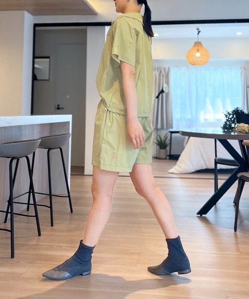 Jewelobe(ジュエローブ)の「配色ナイロンタッチフレンチトップス&ショートパンツセットアップ(セットアップ・レディース・パープル/カーキ/ブラック・FREE)」の14枚目の写真