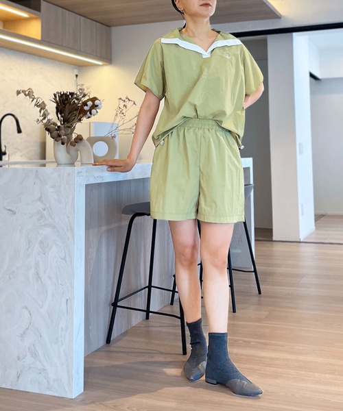 Jewelobe(ジュエローブ)の「配色ナイロンタッチフレンチトップス&ショートパンツセットアップ(セットアップ・レディース・パープル/カーキ/ブラック・FREE)」の15枚目の写真