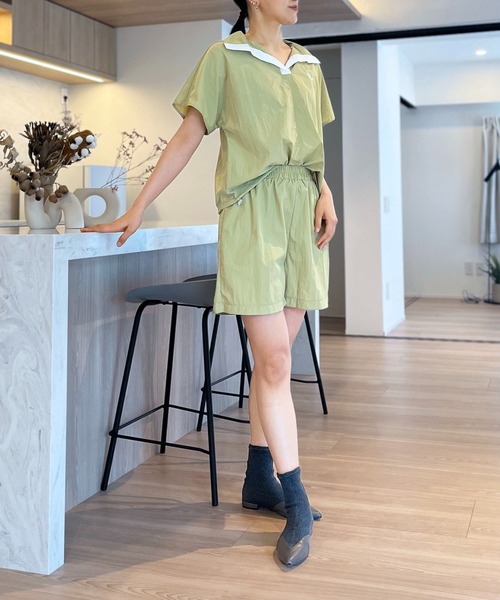 Jewelobe(ジュエローブ)の「配色ナイロンタッチフレンチトップス&ショートパンツセットアップ(セットアップ・レディース・パープル/カーキ/ブラック・FREE)」の16枚目の写真