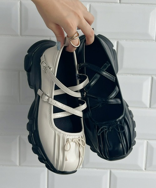 Loueme（ルエム）の「【22.5cm~24.5cm】ボリュームソールバレリーナストラップシューズ（パンプス・レディース・アイボリー/ブラック・23.5cm/24.5cm/24.0cm/23.0cm/22.5cm）」の3枚目の写真