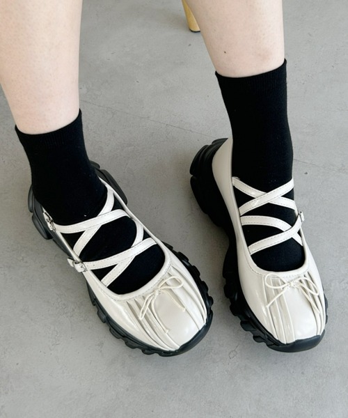 Loueme（ルエム）の「【22.5cm~24.5cm】ボリュームソールバレリーナストラップシューズ（パンプス・レディース・アイボリー/ブラック・23.5cm/24.5cm/24.0cm/23.0cm/22.5cm）」の4枚目の写真