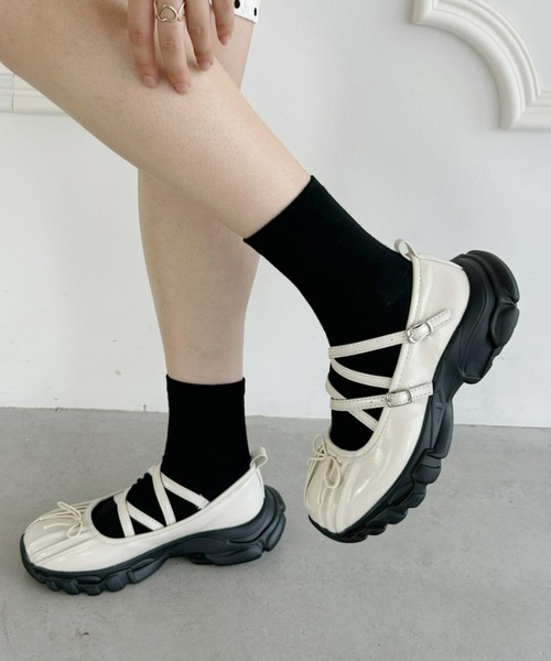 Loueme（ルエム）の「【22.5cm~24.5cm】ボリュームソールバレリーナストラップシューズ（パンプス・レディース・アイボリー/ブラック・23.5cm/24.5cm/24.0cm/23.0cm/22.5cm）」の5枚目の写真