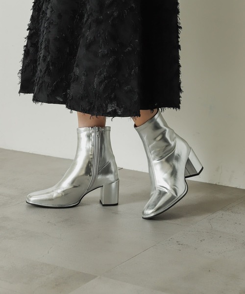 SENSE OF PLACE by URBAN RESEARCH（センスオブプレイスバイアーバンリサーチ）の「『4サイズ展開』『晴雨兼用』スクエアトウセンターシームストレッチブーツ（ブーツ・レディース・ブラック/アイボリー/ブラウン/シルバー・X-LARGE/MEDIUM/SMALL/LARGE）」の4枚目の写真