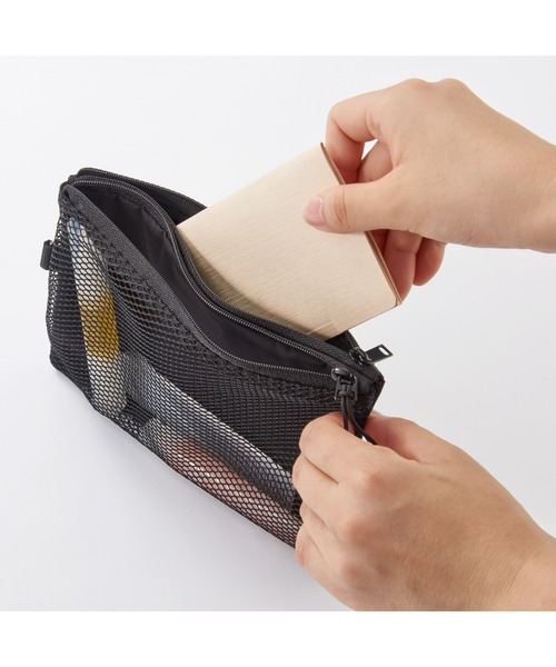 ポリエステルダブルファスナーケース・M 黒・約13．5×19cm