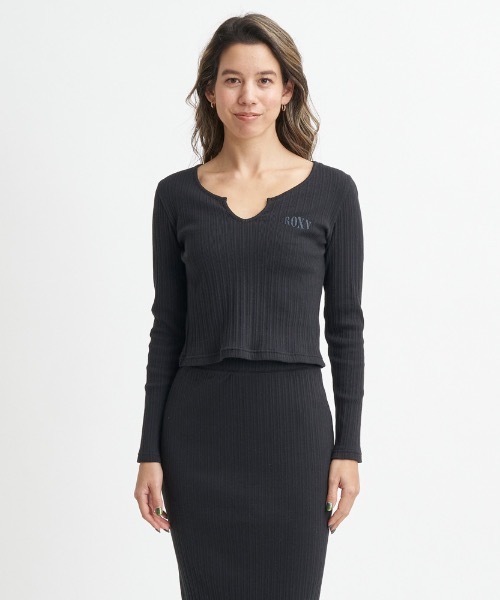 ROXY(ロキシー)の「RYTHEM/ロキシータイトシルエットショート丈キーネックリブトップス(Tシャツ/カットソー・レディース・グリーン/ブラック/ブラウン/オレンジ・MEDIUM/LARGE/SMALL)」の5枚目の写真