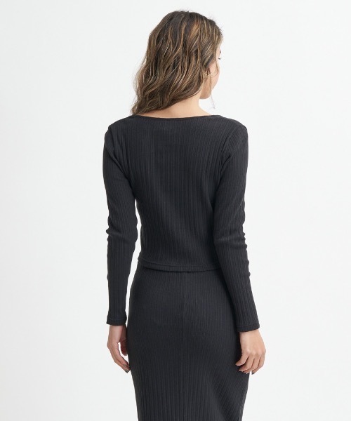 ROXY(ロキシー)の「RYTHEM/ロキシータイトシルエットショート丈キーネックリブトップス(Tシャツ/カットソー・レディース・グリーン/ブラック/ブラウン/オレンジ・MEDIUM/LARGE/SMALL)」の6枚目の写真