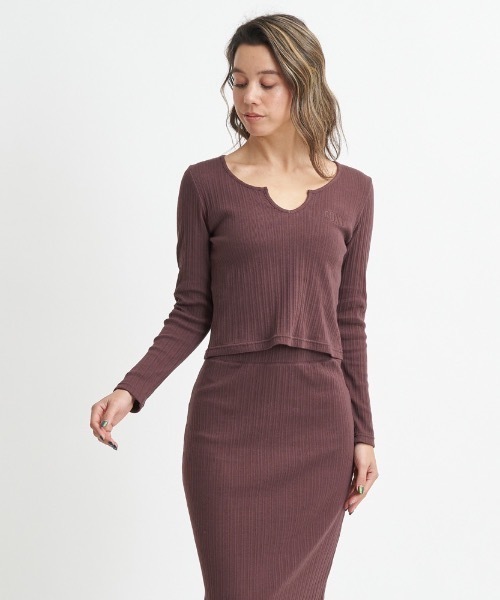 ROXY(ロキシー)の「RYTHEM/ロキシータイトシルエットショート丈キーネックリブトップス(Tシャツ/カットソー・レディース・グリーン/ブラック/ブラウン/オレンジ・MEDIUM/LARGE/SMALL)」の7枚目の写真