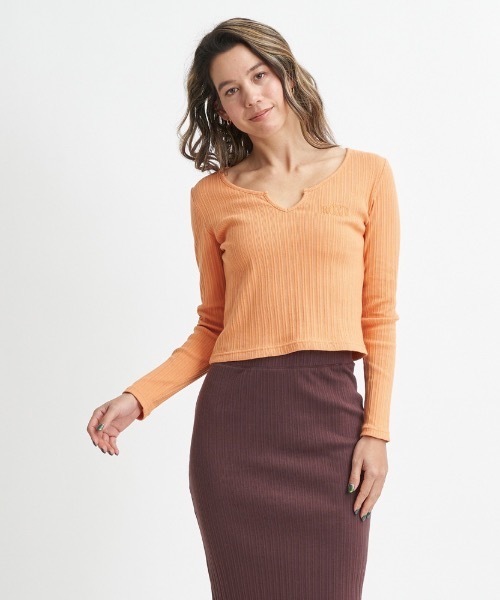 ROXY(ロキシー)の「RYTHEM/ロキシータイトシルエットショート丈キーネックリブトップス(Tシャツ/カットソー・レディース・グリーン/ブラック/ブラウン/オレンジ・MEDIUM/LARGE/SMALL)」の11枚目の写真