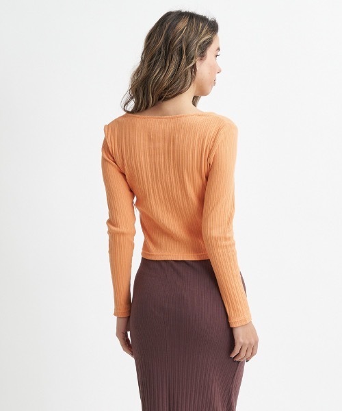 ROXY(ロキシー)の「RYTHEM/ロキシータイトシルエットショート丈キーネックリブトップス(Tシャツ/カットソー・レディース・グリーン/ブラック/ブラウン/オレンジ・MEDIUM/LARGE/SMALL)」の12枚目の写真