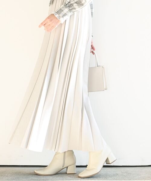 rps(アールピーエス)の「ランダムプリーツスウェードスカート(スカート・レディース・グリーン/モカ/ブラック/マスタード/グレイッシュベージュ/グレー/グレイッシュブルー/チャコールグレー/カーキ/ピンクベージュ/ボルドー・フリー)」の5枚目の写真