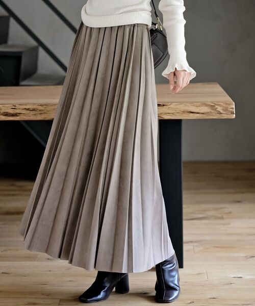 rps(アールピーエス)の「ランダムプリーツスウェードスカート(スカート・レディース・グリーン/モカ/ブラック/マスタード/グレイッシュベージュ/グレー/グレイッシュブルー/チャコールグレー/カーキ/ピンクベージュ/ボルドー・フリー)」の1枚目の写真