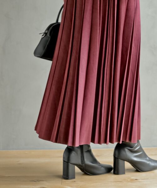 rps(アールピーエス)の「ランダムプリーツスウェードスカート(スカート・レディース・グリーン/モカ/ブラック/マスタード/グレイッシュベージュ/グレー/グレイッシュブルー/チャコールグレー/カーキ/ピンクベージュ/ボルドー・フリー)」の12枚目の写真