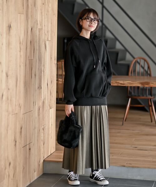 rps(アールピーエス)の「ランダムプリーツスウェードスカート(スカート・レディース・グリーン/モカ/ブラック/マスタード/グレイッシュベージュ/グレー/グレイッシュブルー/チャコールグレー/カーキ/ピンクベージュ/ボルドー・フリー)」の22枚目の写真