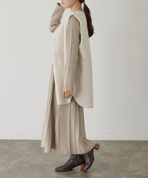 Thevon（ゼボン）の「ハイネックリブ切替ニットフレアワンピース（ワンピース・レディース・グレイッシュベージュ/ブラック/ダークブラウン/モカ/サックスブルー/チャコールグレー・FREE）」の15枚目の写真