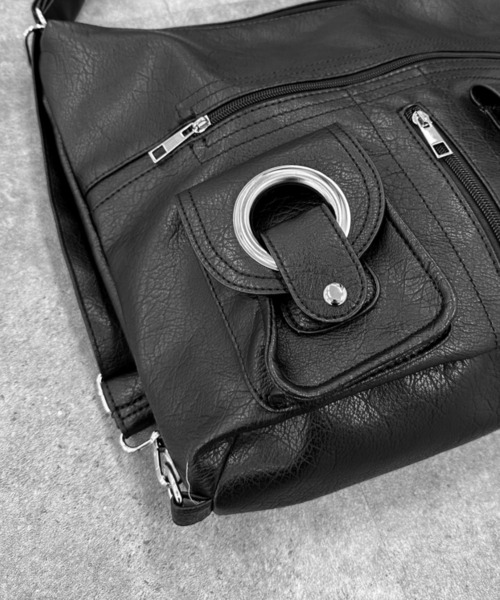 LVEU.（ラブユ.）の「【LVEU.】ダブルリングポケットバッグ / バッグ 鞄 BAG 2way リュック バックパック ショルダーバッグ トートバッグ ワンショルダー 合皮 ブラック カジュアル  ブラック（ショルダーバッグ・レディース・ブラック・FREE）」の2枚目の写真