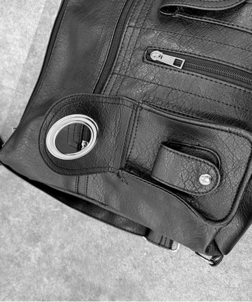 LVEU.（ラブユ.）の「【LVEU.】ダブルリングポケットバッグ / バッグ 鞄 BAG 2way リュック バックパック ショルダーバッグ トートバッグ ワンショルダー 合皮 ブラック カジュアル  ブラック（ショルダーバッグ・レディース・ブラック・FREE）」の4枚目の写真