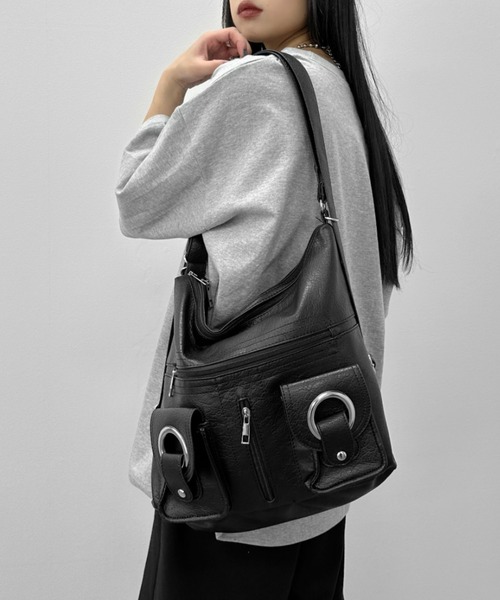 LVEU.（ラブユ.）の「【LVEU.】ダブルリングポケットバッグ / バッグ 鞄 BAG 2way リュック バックパック ショルダーバッグ トートバッグ ワンショルダー 合皮 ブラック カジュアル  ブラック（ショルダーバッグ・レディース・ブラック・FREE）」の21枚目の写真