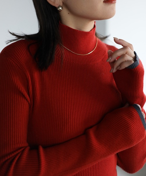 ap retro(アプレトロ)の「【サムホール付き】配色ハイネックニット / リブニット(ニット/セーター・レディース・グリーン/ネイビー/ベージュ/グレー/レッド/ブラック/アイボリー・FREE)」の7枚目の写真