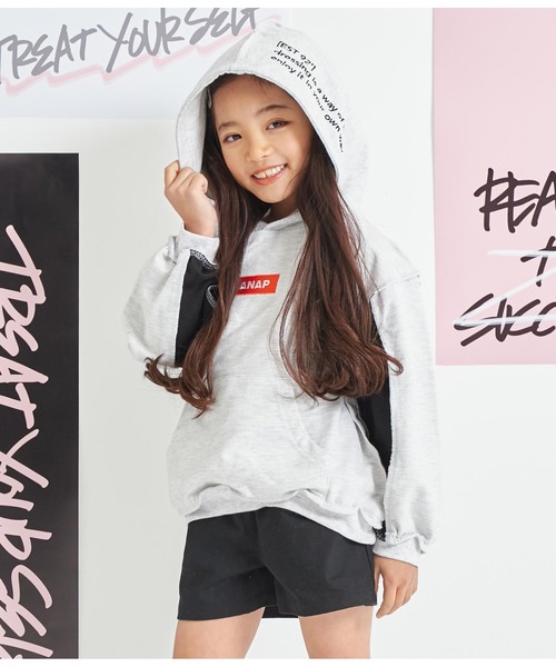 ANAP kids（アナップキッズ）の「アウトシーム袖切替ミニ裏毛フーディ