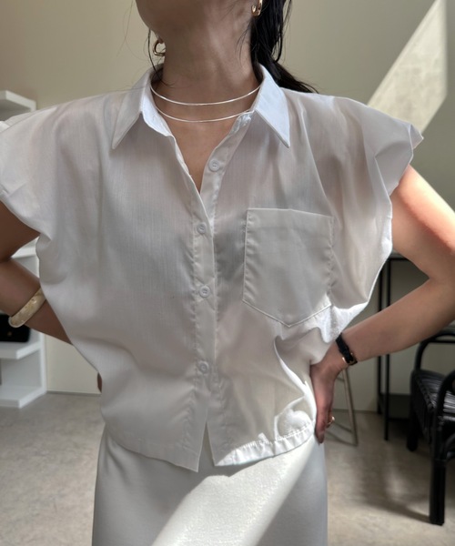 ULEULA（ウルア）の「ショルダーギャザースリーブブラウス/ノースリシャツ（シャツ/ブラウス・レディース・ホワイト/ブラック・FREE）」の2枚目の写真