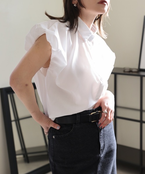 ULEULA（ウルア）の「ショルダーギャザースリーブブラウス/ノースリシャツ（シャツ/ブラウス・レディース・ホワイト/ブラック・FREE）」の6枚目の写真
