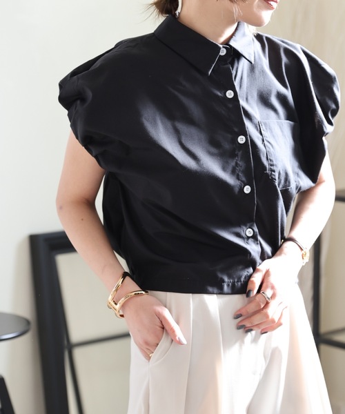 ULEULA（ウルア）の「ショルダーギャザースリーブブラウス/ノースリシャツ（シャツ/ブラウス・レディース・ホワイト/ブラック・FREE）」の19枚目の写真