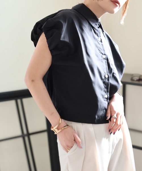 ULEULA（ウルア）の「ショルダーギャザースリーブブラウス/ノースリシャツ（シャツ/ブラウス・レディース・ホワイト/ブラック・FREE）」の18枚目の写真