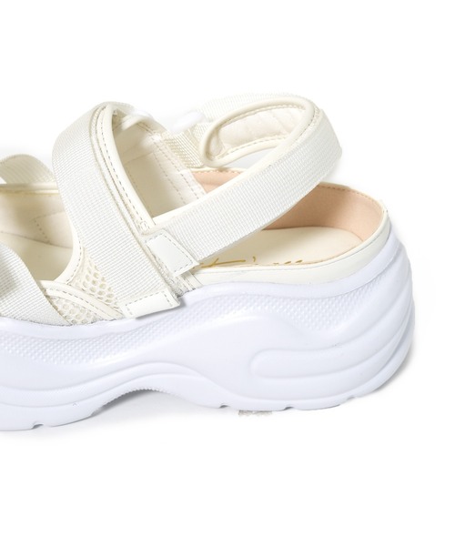 w closet（ダブルクローゼット）の「ストラップスニーカー（スニーカー・レディース・オフホワイト/ブラック・M/L）」の7枚目の写真