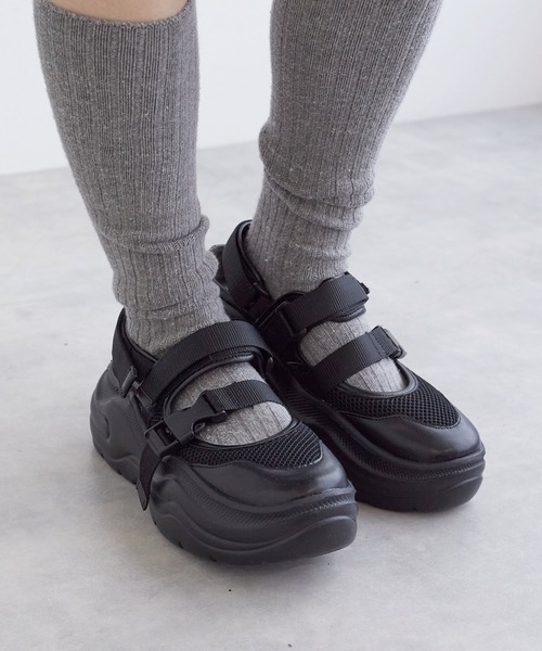 w closet（ダブルクローゼット）の「ストラップスニーカー（スニーカー・レディース・オフホワイト/ブラック・M/L）」の4枚目の写真