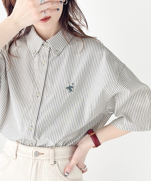 Java（ジャバ）の「《JaVa ジャバコラボ》トラッドテイストをポップにアップデート。胸刺繍ボタンダウンシャツ（シャツ/ブラウス・レディース・ブラック系その他/オフホワイト/ブルー/ベージュ・LARGE/MEDIUM/SMALL/X-LARGE）」の3枚目の写真